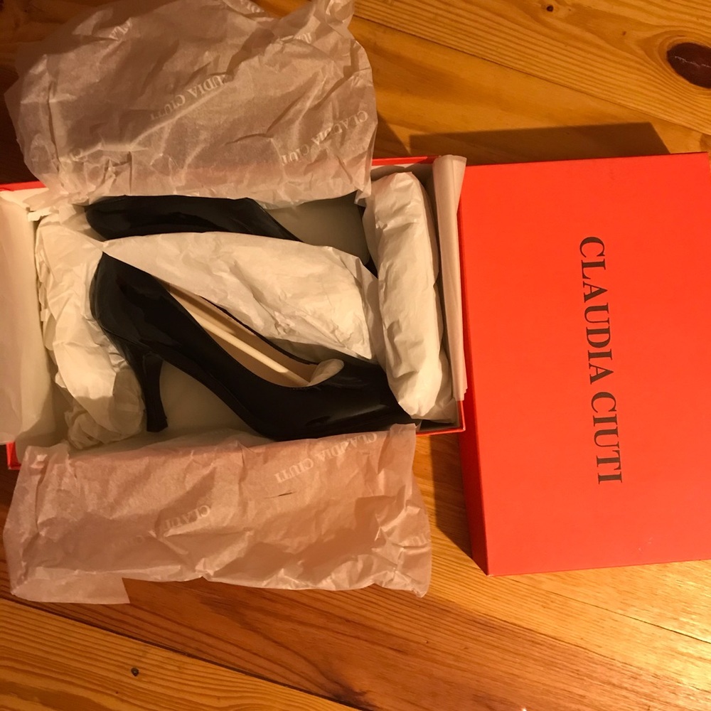 Claudia Ciuti Black Patent Leather Pumps, NWB, 7.5 - Picture 13 of 14
